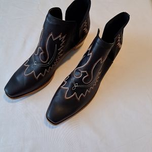 NWOB Women's Black western Embroidered Cowboy ankle Boots/booties size 43 (11)